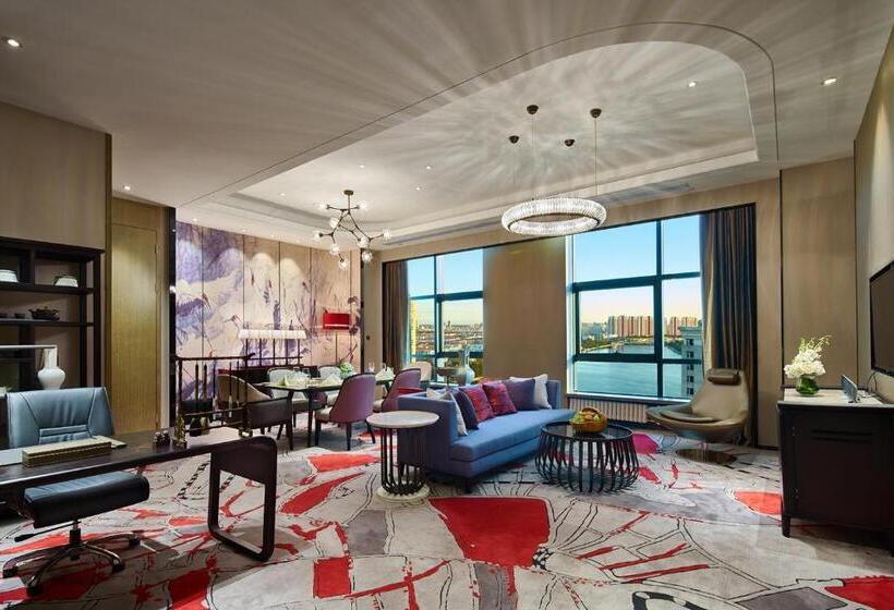 هتل Wanda Realm Qiqihar