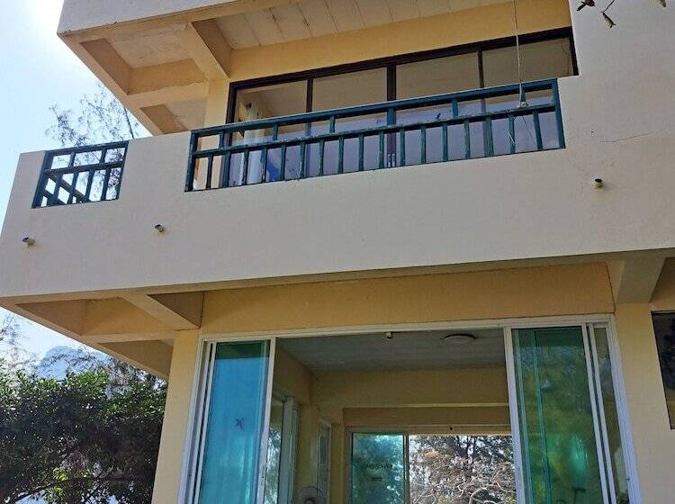 پانسیون Aow Noi Sea View Resort