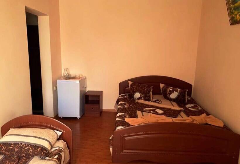 پانسیون Oganes Guesthouse