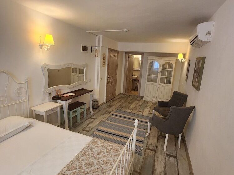 Tarcin Alacati Otel