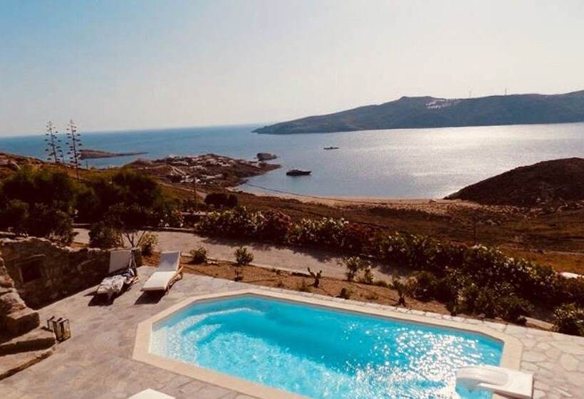 Zeus Seafront Villa
