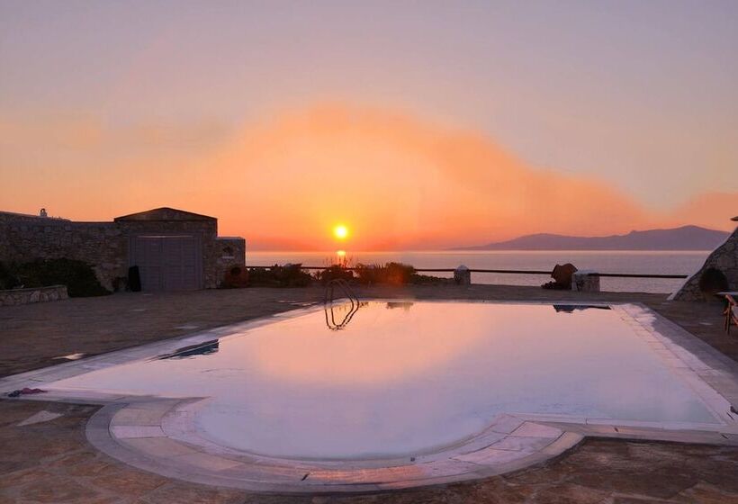 Zeus Seafront Villa