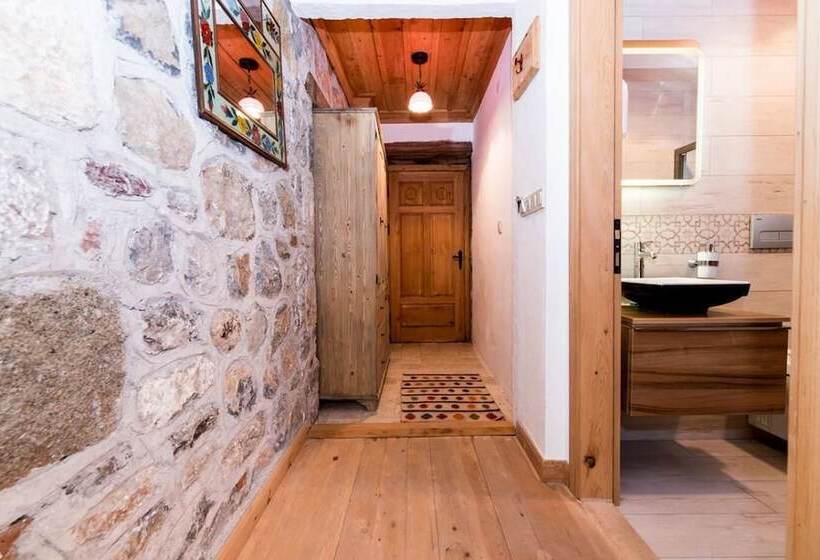 هتل Kaya Guest House