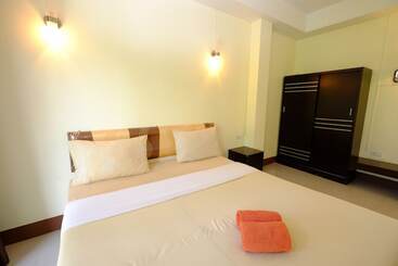 هتل The Room