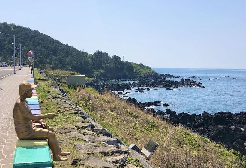 Maniju Pension