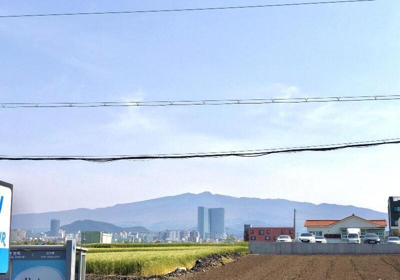 Maniju Pension