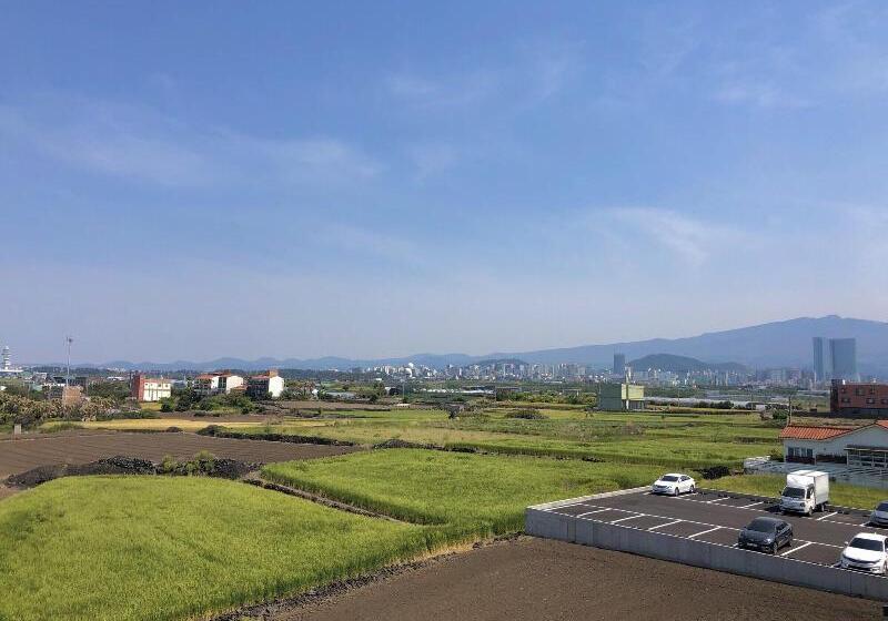 Maniju Pension