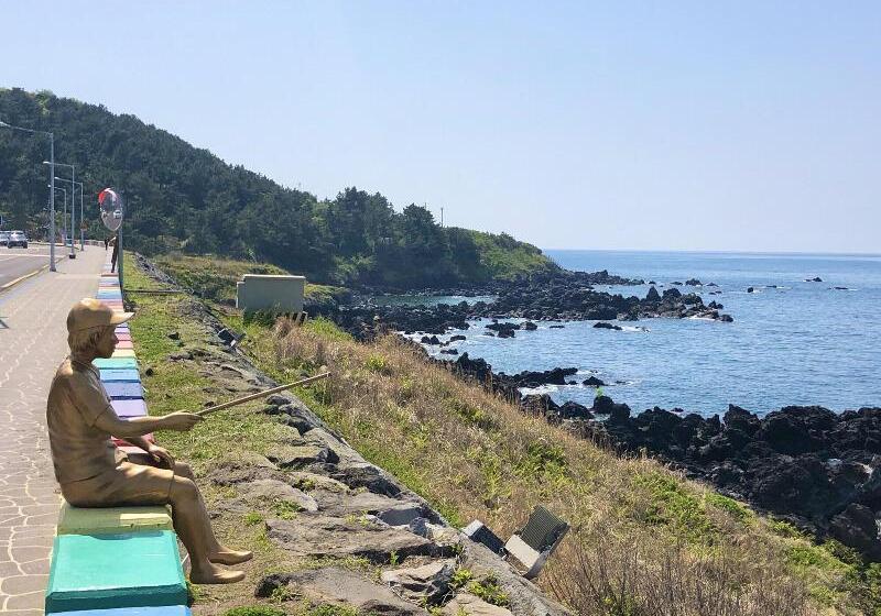 Maniju Pension