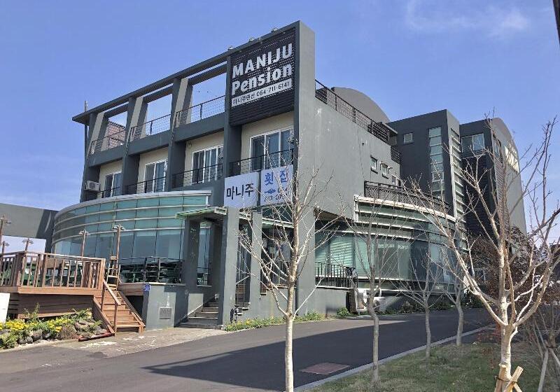 Maniju Pension
