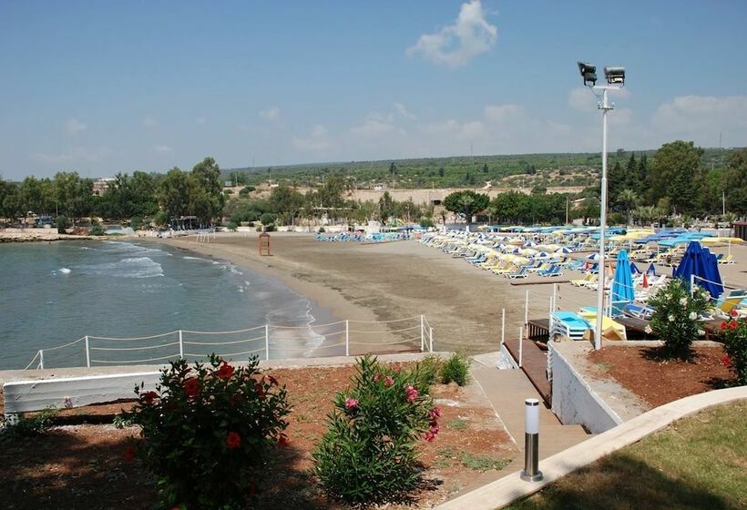 استراحتگاه Queenaba Beach