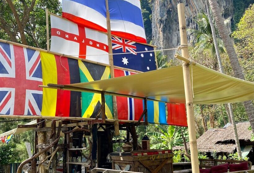 هتل Chill Out Bar And Bungalows