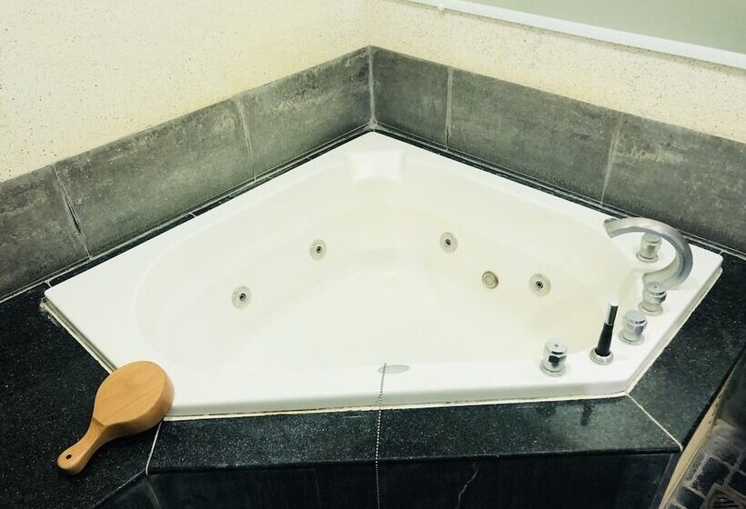 هتل Youngs Hotspring