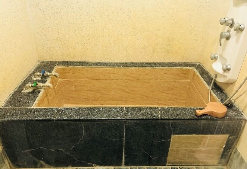 هتل Youngs Hotspring