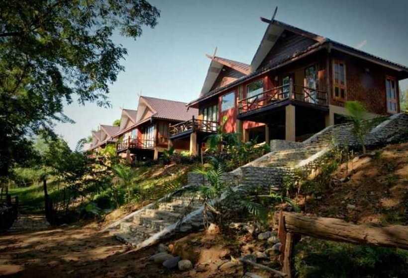 هتل Mr Charles River View Lodge
