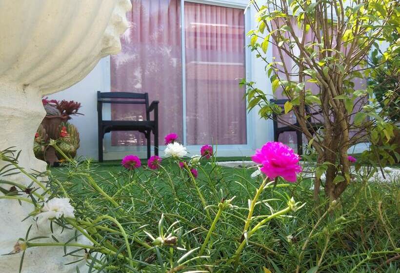 هتل Phannarai House