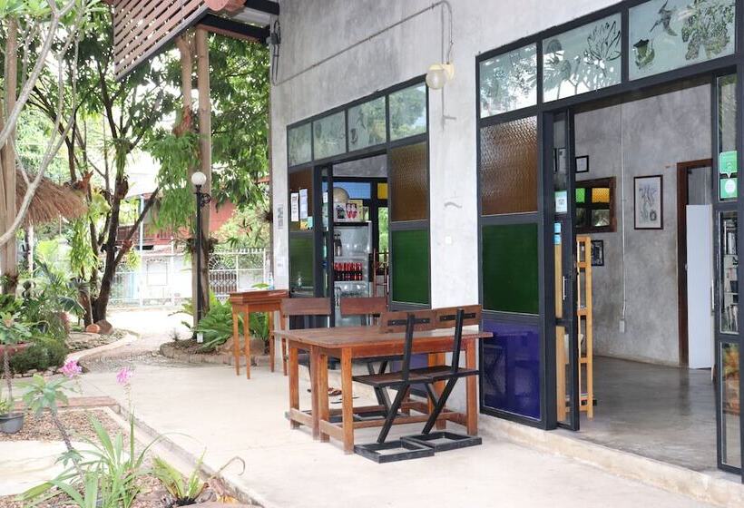 هتل The Picturebook Guesthouse