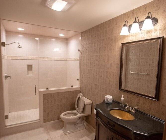 Howard's Creek Inn