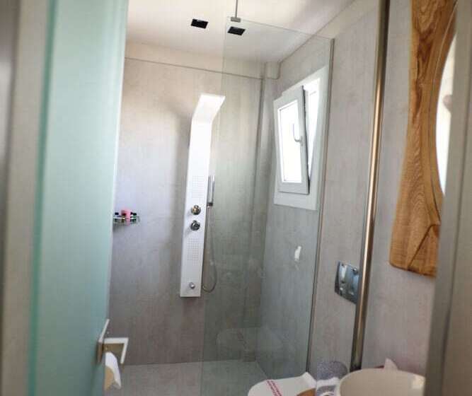 پانسیون Magnifique Luxury Suites