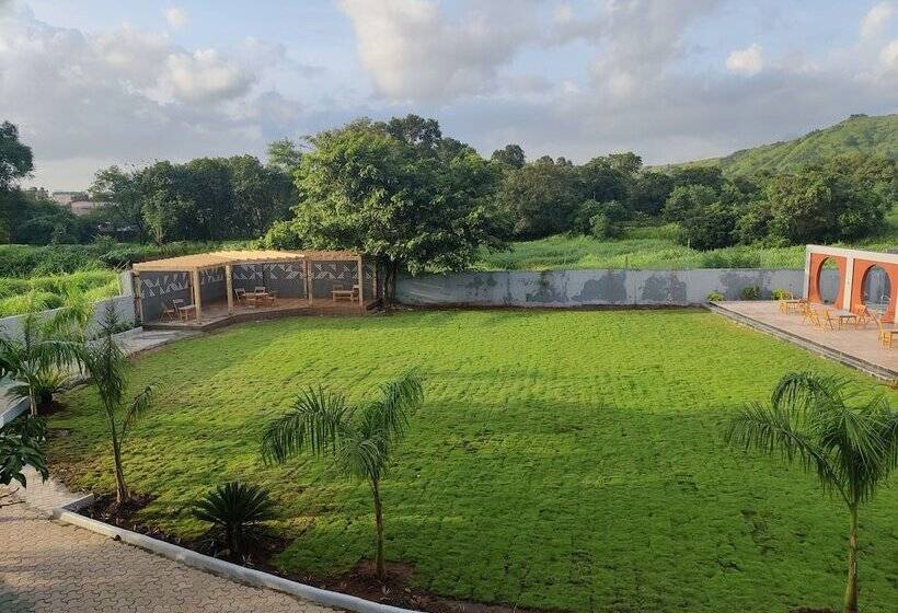 پانسیون Pushp Vatika Resort & Lawns
