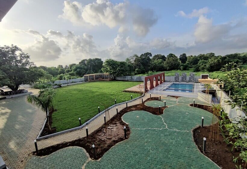 پانسیون Pushp Vatika Resort & Lawns