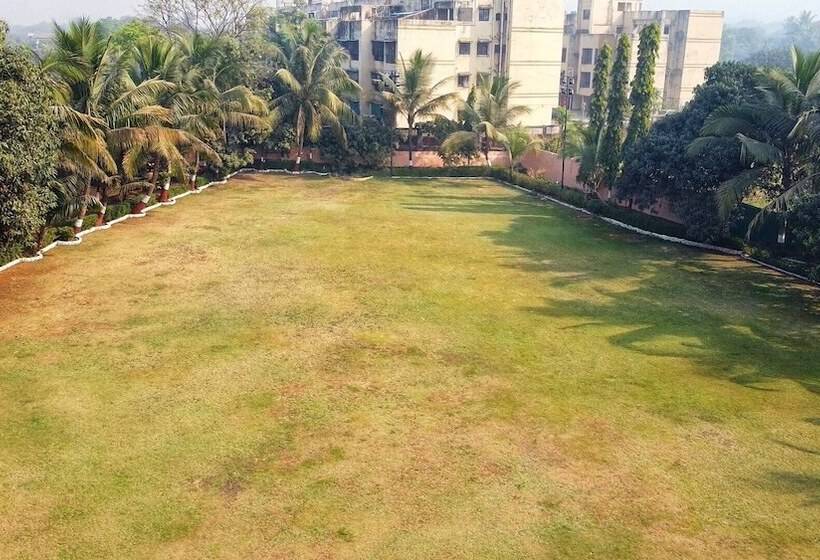 پانسیون Pushp Vatika Resort & Lawns