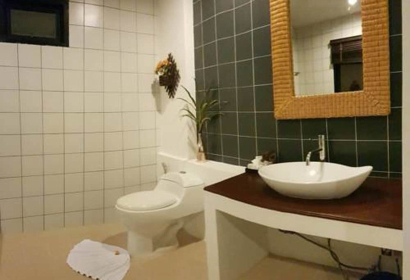 پانسیون Rockwell Boutique Suites