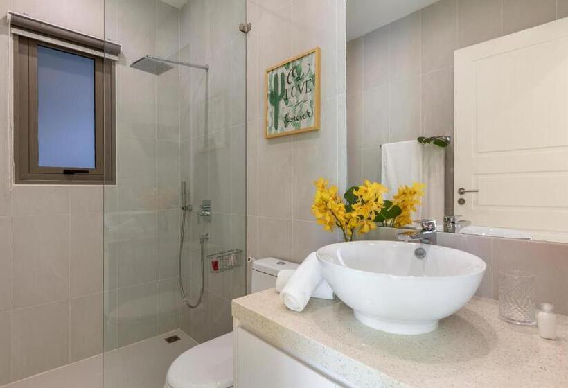 Villa White Orchid
