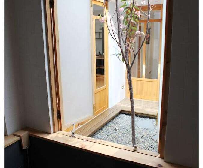 تختخواب و صبحانه Antsu