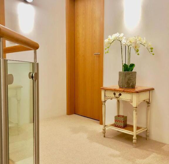 تختخواب و صبحانه Laurels