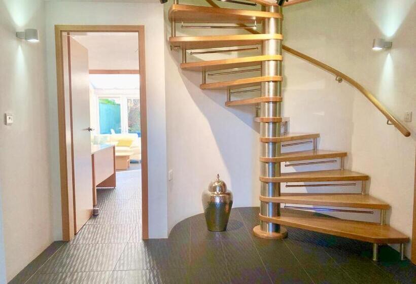 تختخواب و صبحانه Laurels