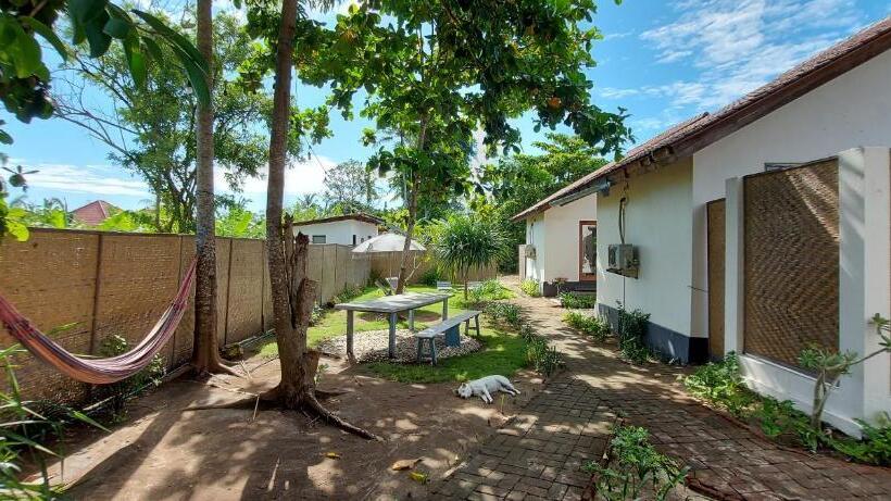 تختخواب و صبحانه Living Room Lembongan