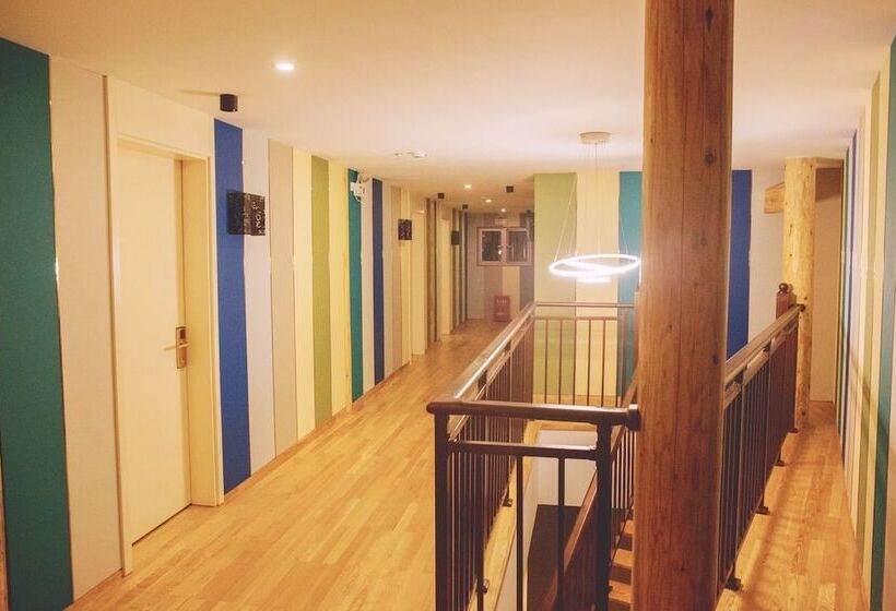 مسافرخانه The Yan House Tengchong