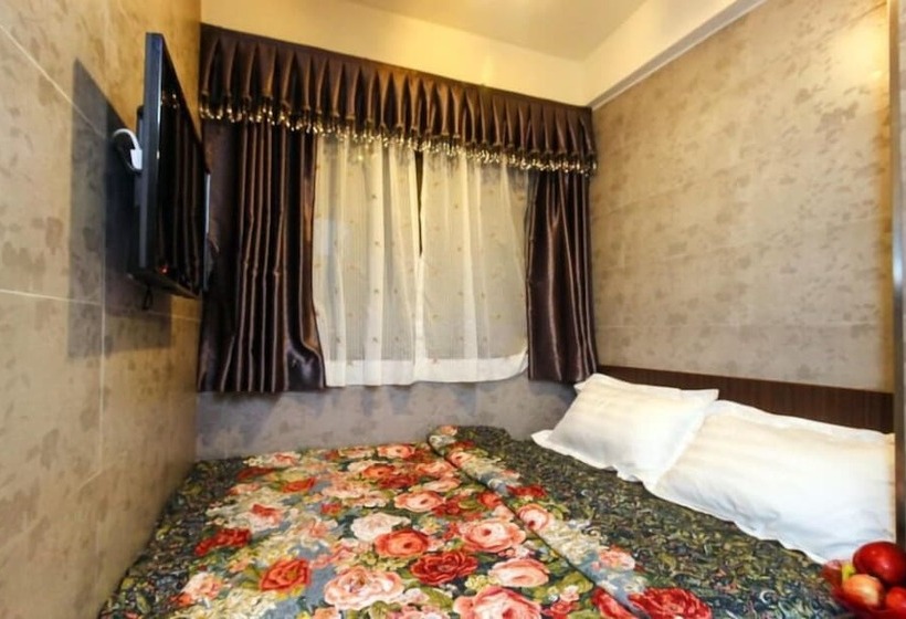 هتل Cindy Hostel