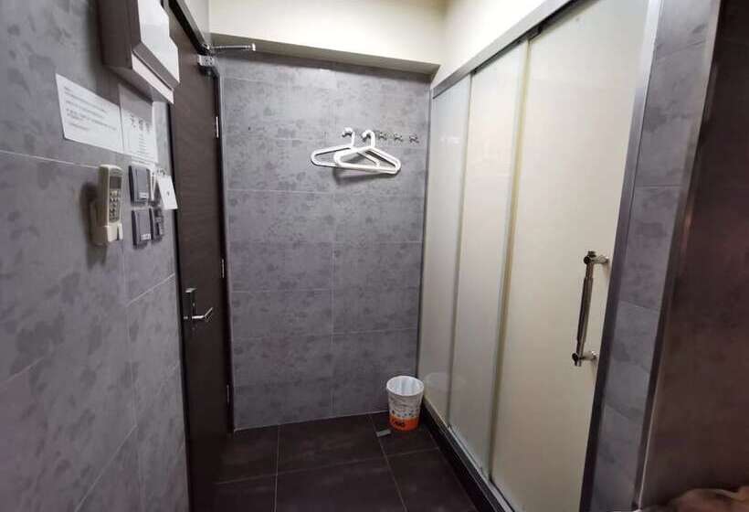 هتل Cindy Hostel