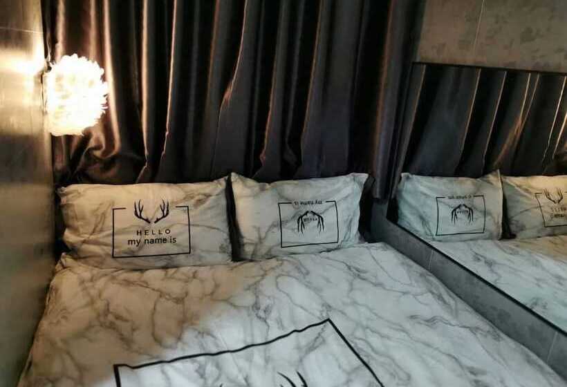 هتل Cindy Hostel