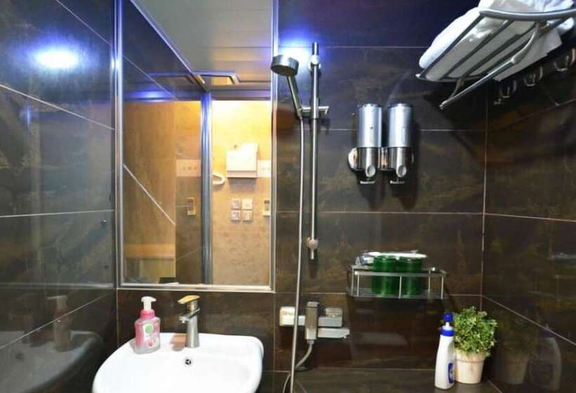 هتل Cindy Hostel