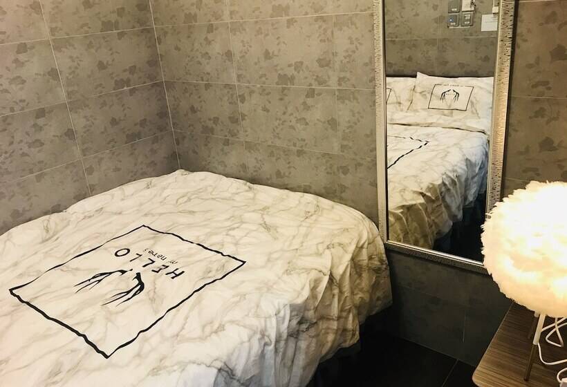 هتل Cindy Hostel