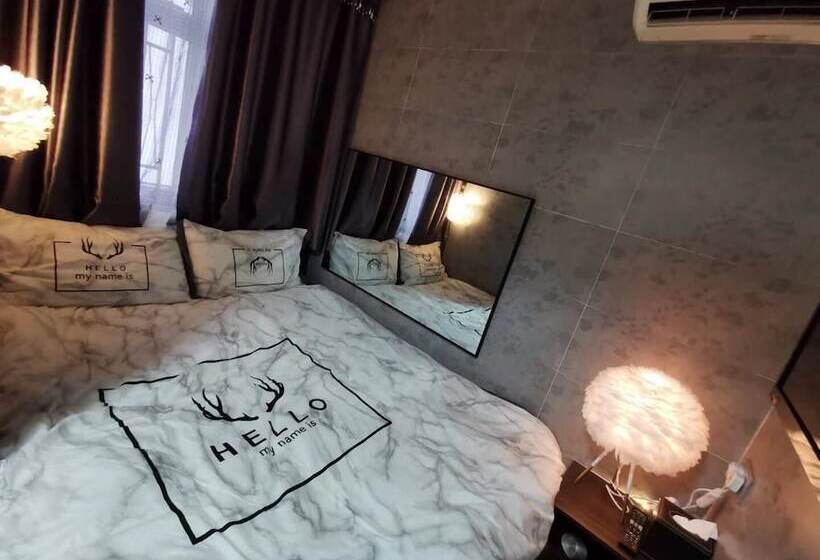 هتل Cindy Hostel