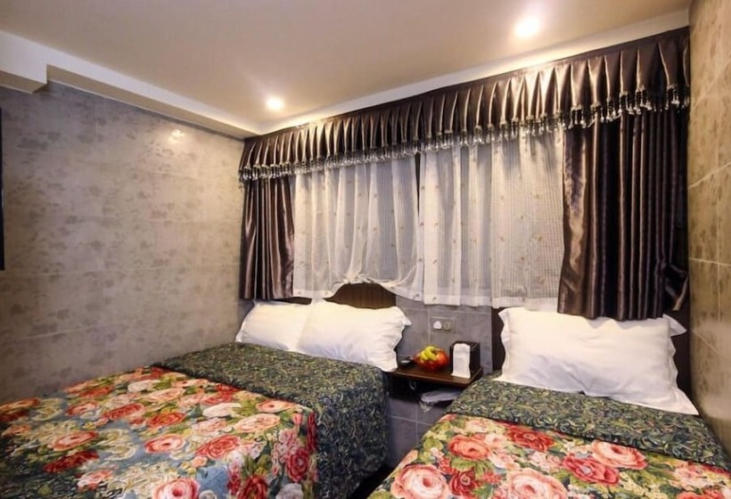 هتل Cindy Hostel
