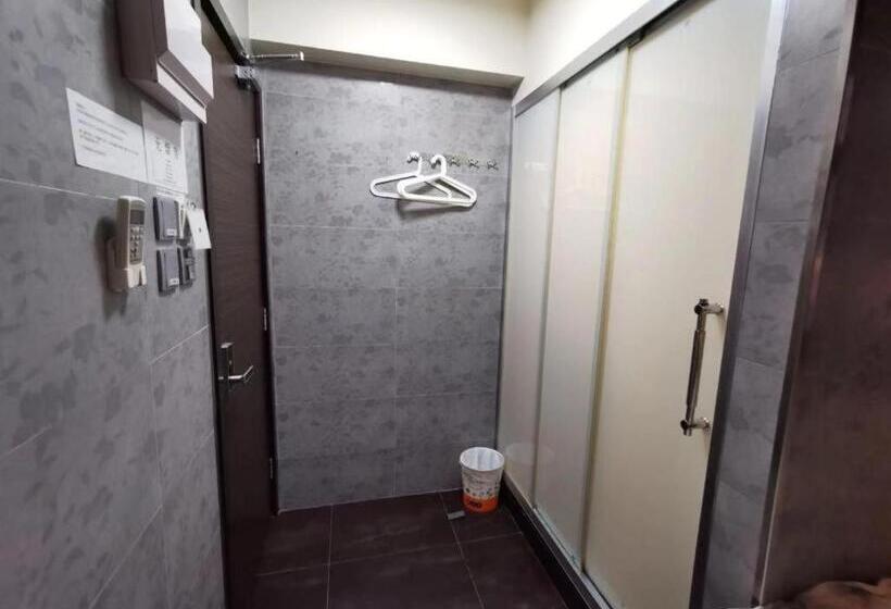 هتل Cindy Hostel