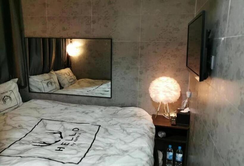 هتل Cindy Hostel