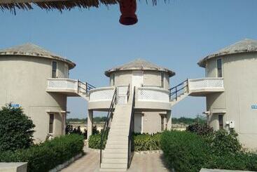 هتل Hiriz Gorewali Resort