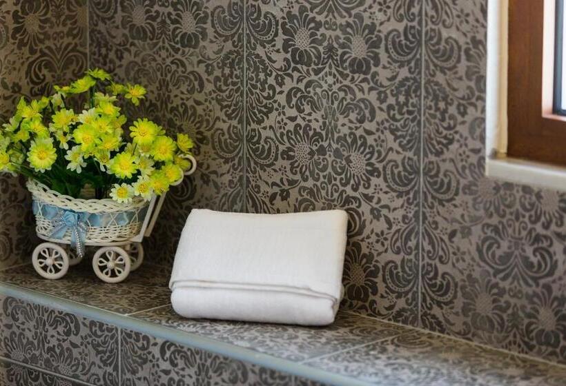בית מלון כפרי Polyxenia Suites