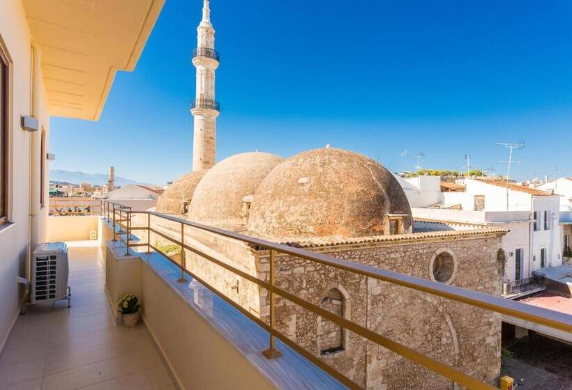 هتل Polyxenia Suites