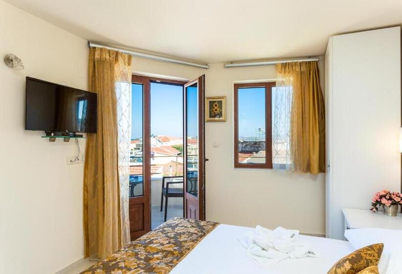 בית מלון כפרי Polyxenia Suites