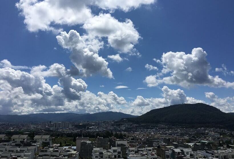 پانسیون Tengchong Two Suite Guesthouse