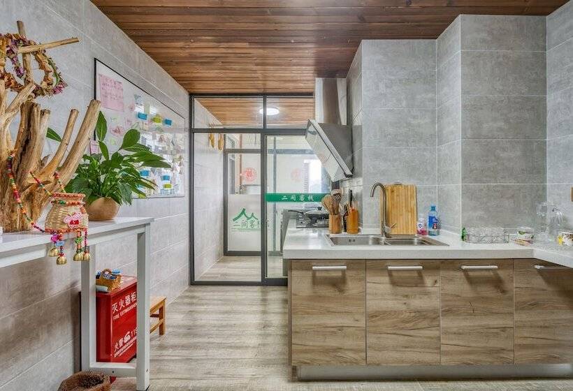 پانسیون Tengchong Two Suite Guesthouse