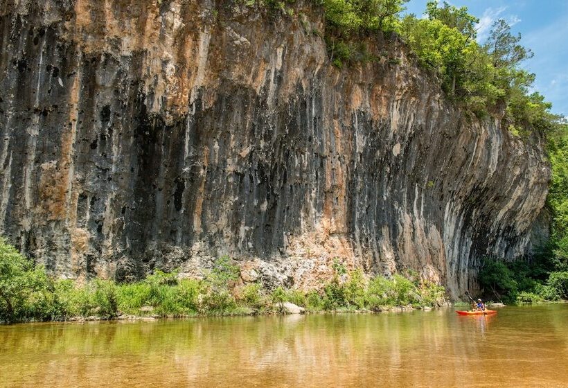 酒店 Echo Bluff State Park