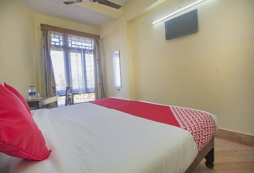 هتل Gompus By Oyo Rooms