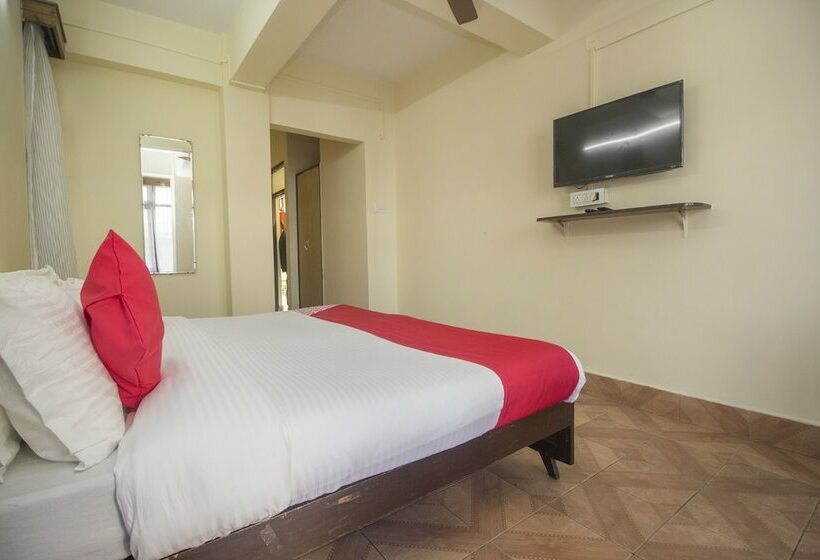 هتل Gompus By Oyo Rooms